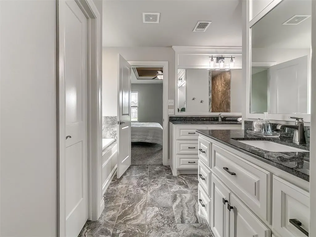 Photo 7 — 12917 Treemont Lane, Oklahoma City, OK 73142