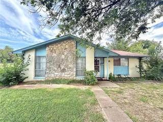Sold home at 7700 NW 31st Street