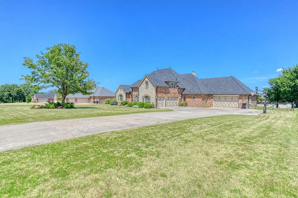Photo 2 — 5008 Kennington Lane, Oklahoma City, OK 73150
