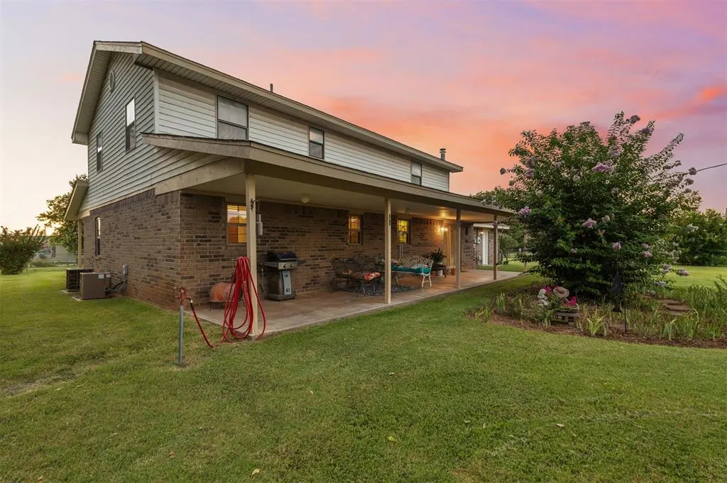 Photo 2 — 318 S Adams Street, Pocasset, OK 73079