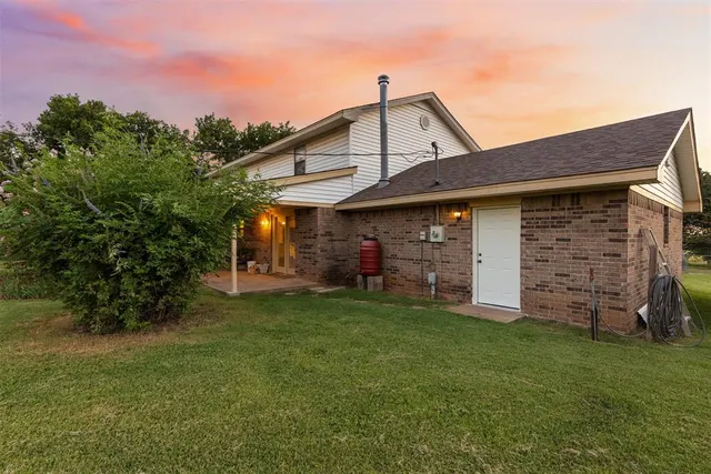 Photo 5 — 318 S Adams Street, Pocasset, OK 73079