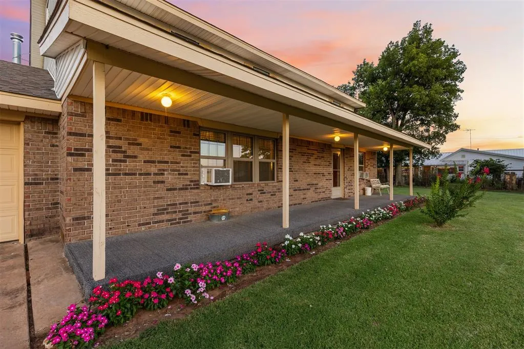 Photo 9 — 318 S Adams Street, Pocasset, OK 73079