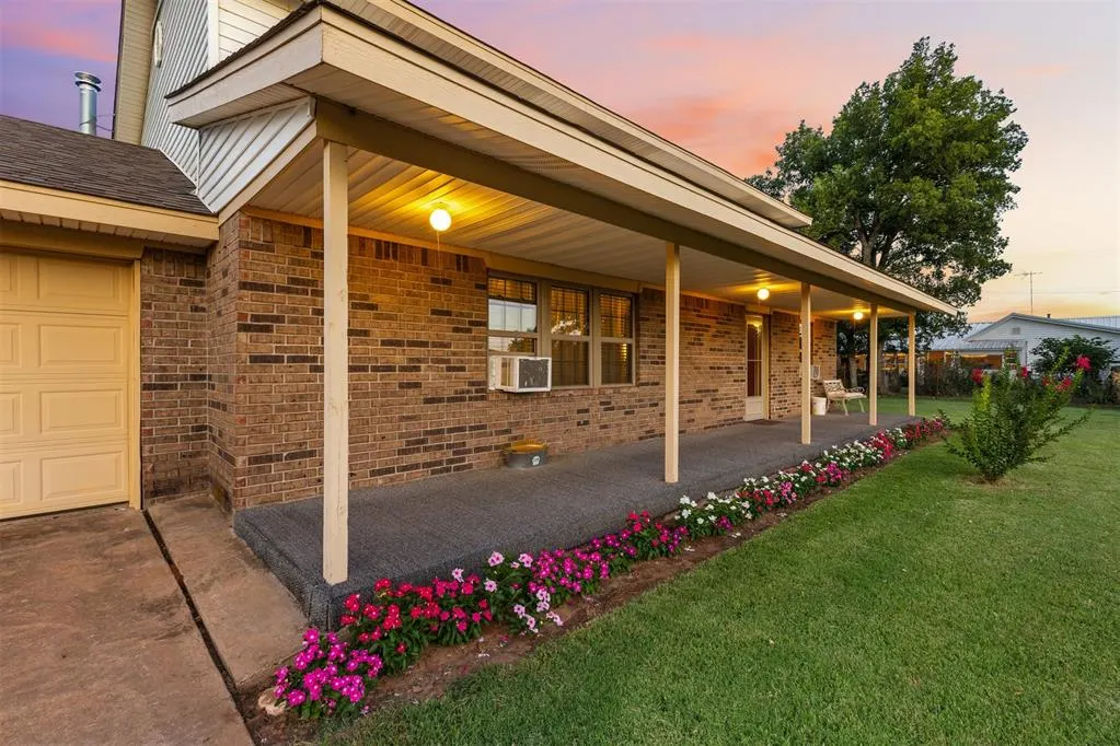Photo 13 — 318 S Adams Street, Pocasset, OK 73079
