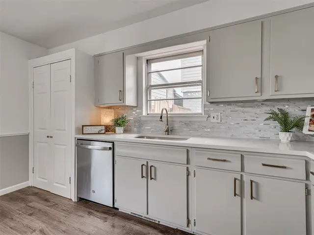 Photo 6 — 749 Musgrave Boulevard, Oklahoma City, OK 73114