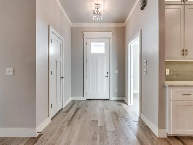 Photo 3 — 2425 RUMBLE Lane, Edmond, OK 73034