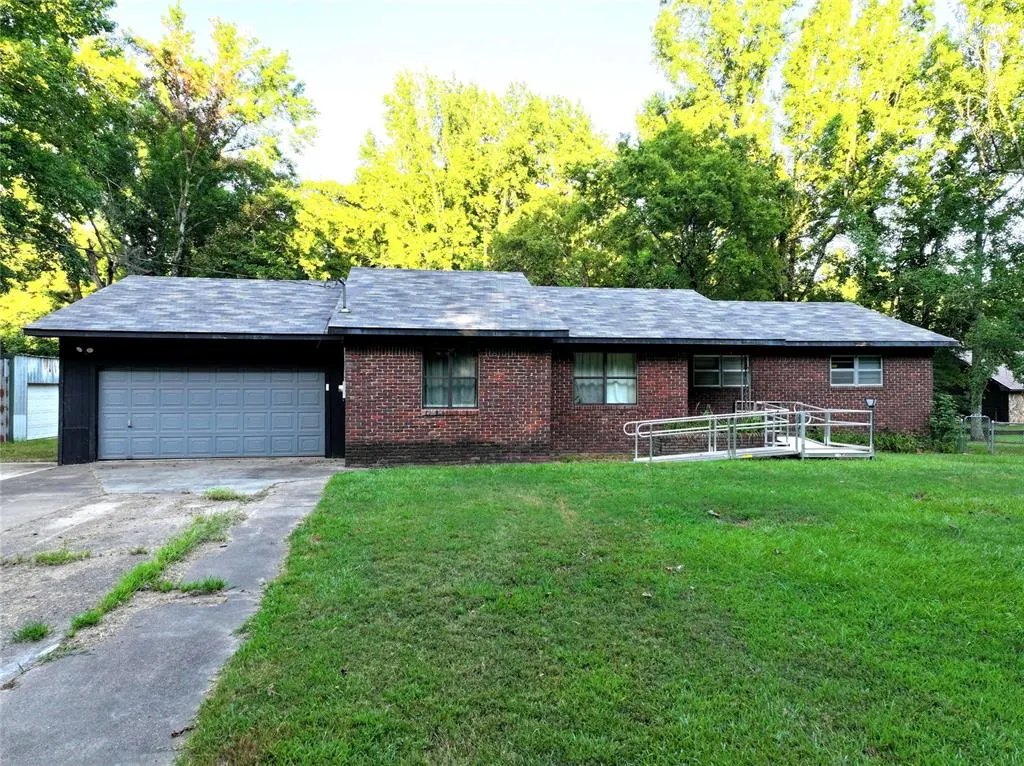 Photo 9 — 604 N Denison Road, Idabel, OK 74745