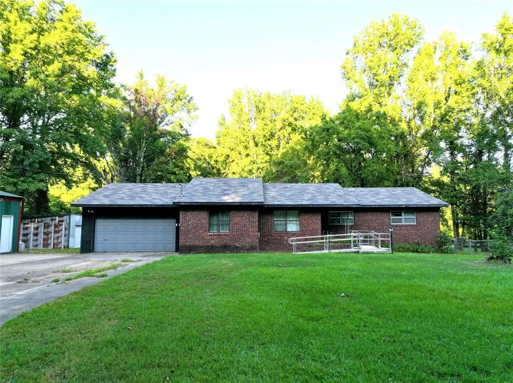 Photo 11 — 604 N Denison Road, Idabel, OK 74745