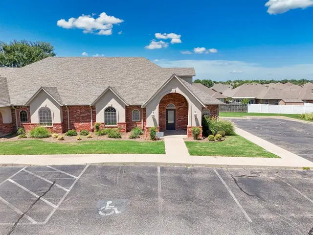 Photo 2 — 2510 E Independence Street 400, Shawnee, OK 74801