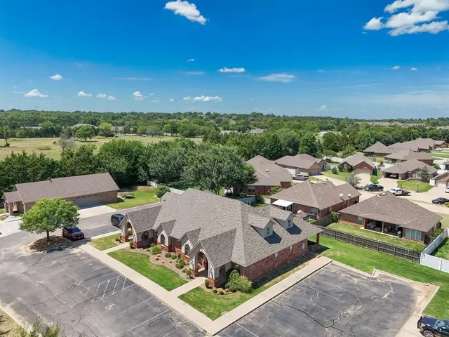 Photo 7 — 2510 E Independence Street 400, Shawnee, OK 74801