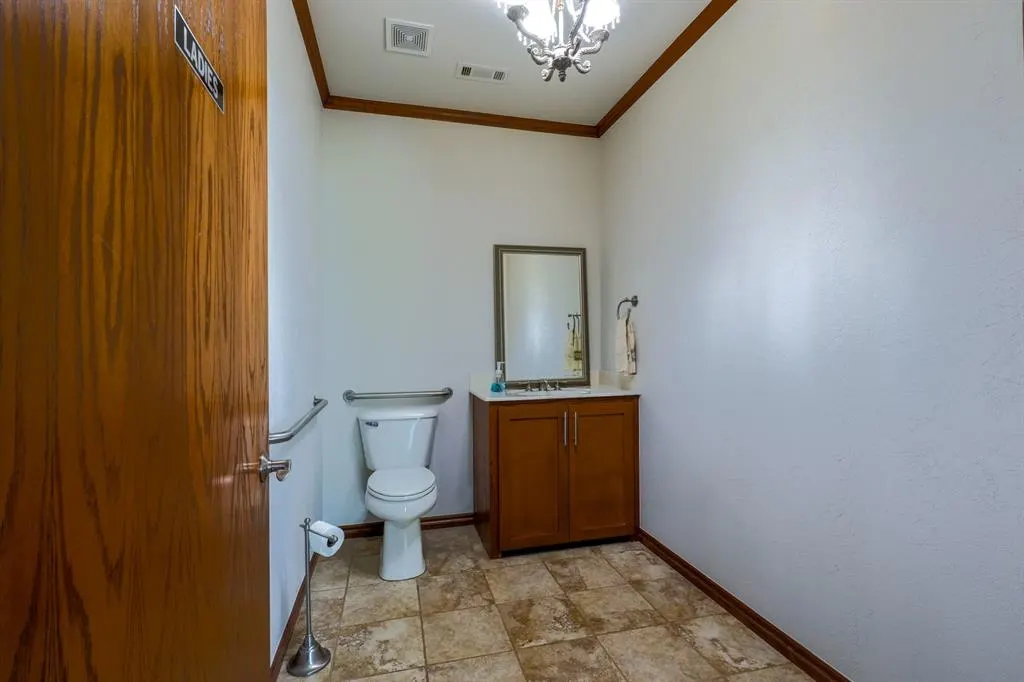Photo 34 — 2510 E Independence Street 400, Shawnee, OK 74801