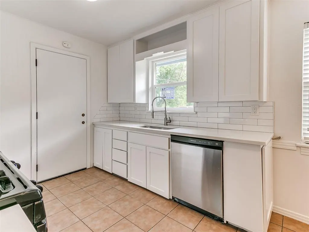 Photo 11 — 4112 N Sterling Avenue, Oklahoma City, OK 73122