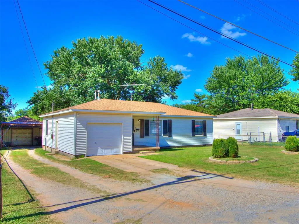 Photo 4 — 707 E Washington Street, Tecumseh, OK 74873