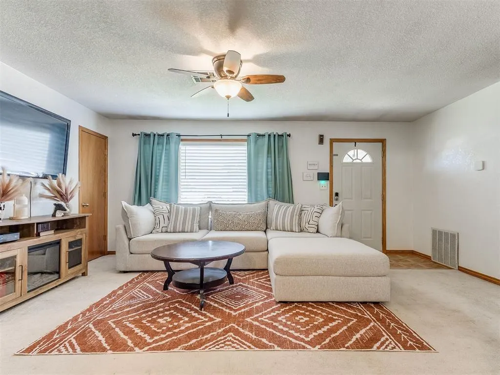 Photo 5 — 707 E Washington Street, Tecumseh, OK 74873