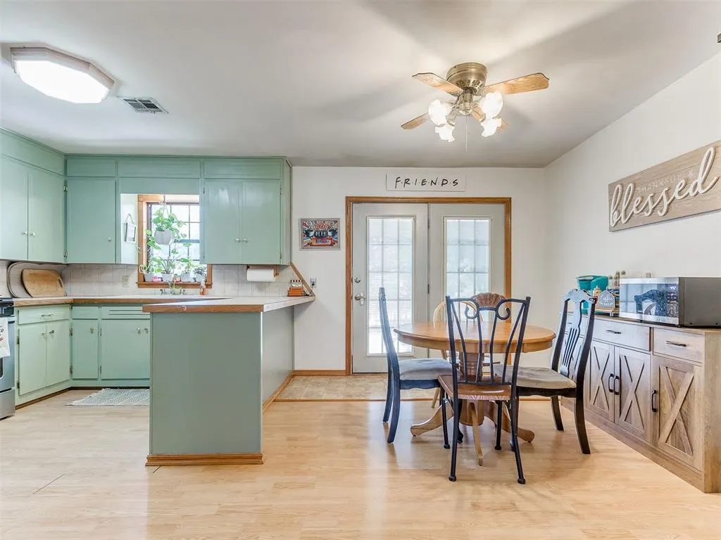 Photo 8 — 707 E Washington Street, Tecumseh, OK 74873