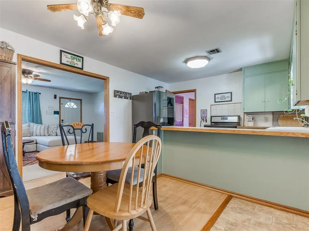 Photo 11 — 707 E Washington Street, Tecumseh, OK 74873