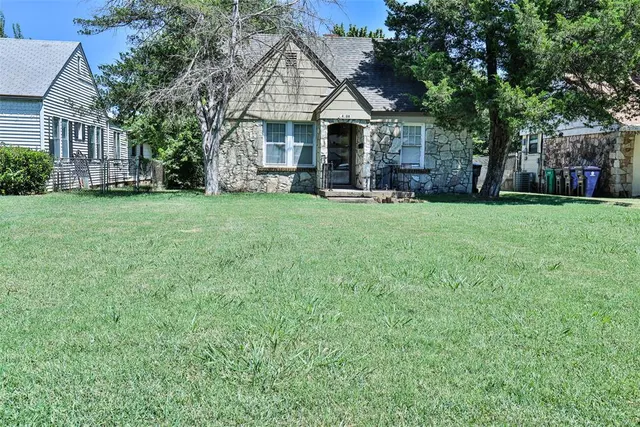 Photo 2 — 4208 S Harvey Avenue, Oklahoma City, OK 73109