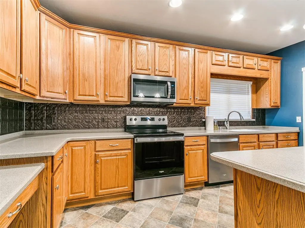 Photo 11 — 4604 N Peniel Avenue, Bethany, OK 73008