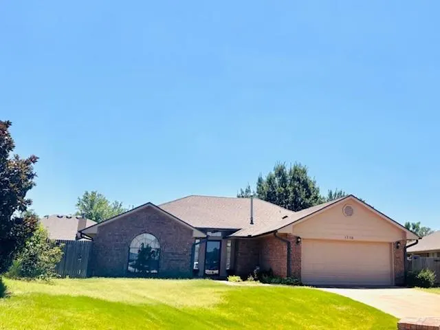 Front exterior — 1716 Glacier Lane, Edmond, OK 73003