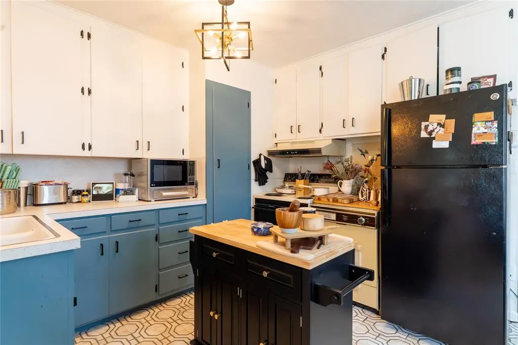 Photo 5 — 527 S 11TH Street, Clinton, OK 73601