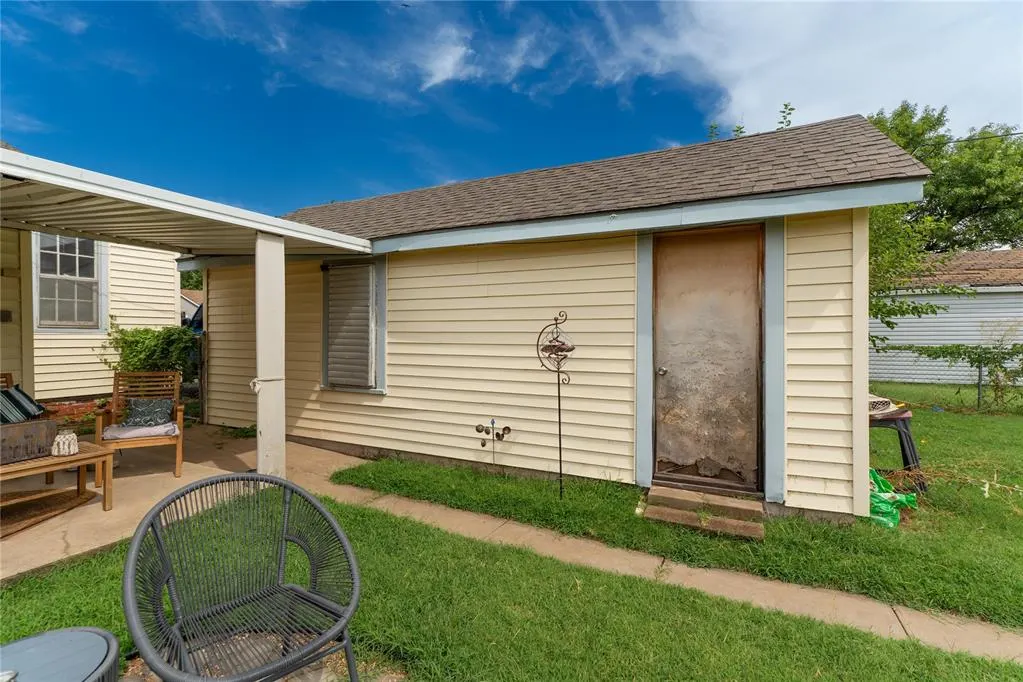 Photo 7 — 527 S 11TH Street, Clinton, OK 73601