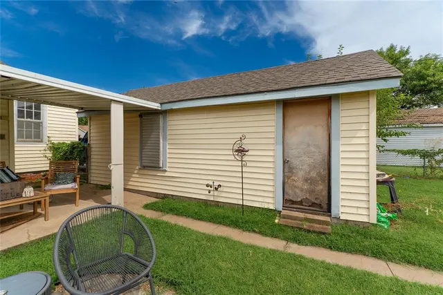 Photo 7 — 527 S 11TH Street, Clinton, OK 73601