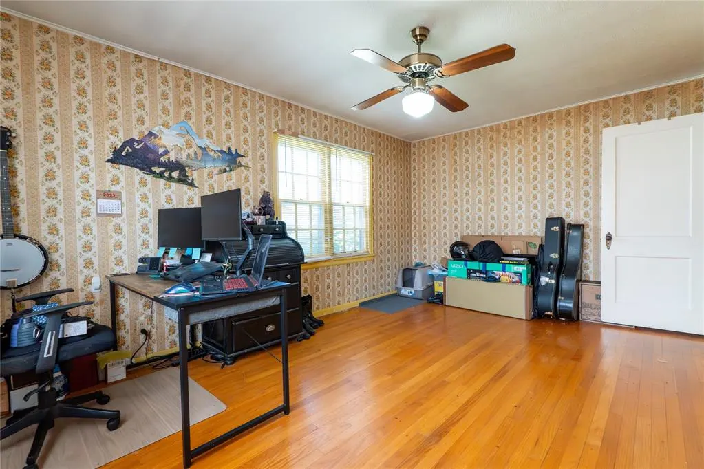 Photo 10 — 527 S 11TH Street, Clinton, OK 73601
