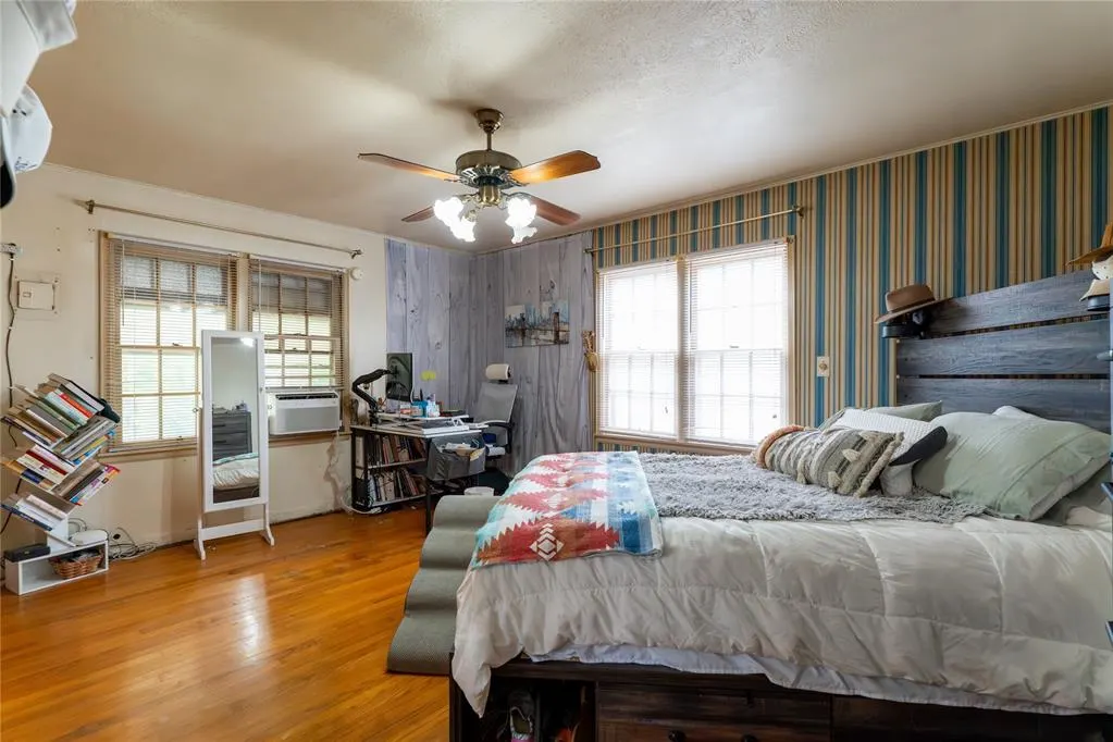 Photo 21 — 527 S 11TH Street, Clinton, OK 73601