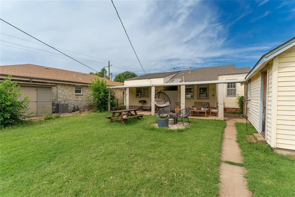 Photo 28 — 527 S 11TH Street, Clinton, OK 73601