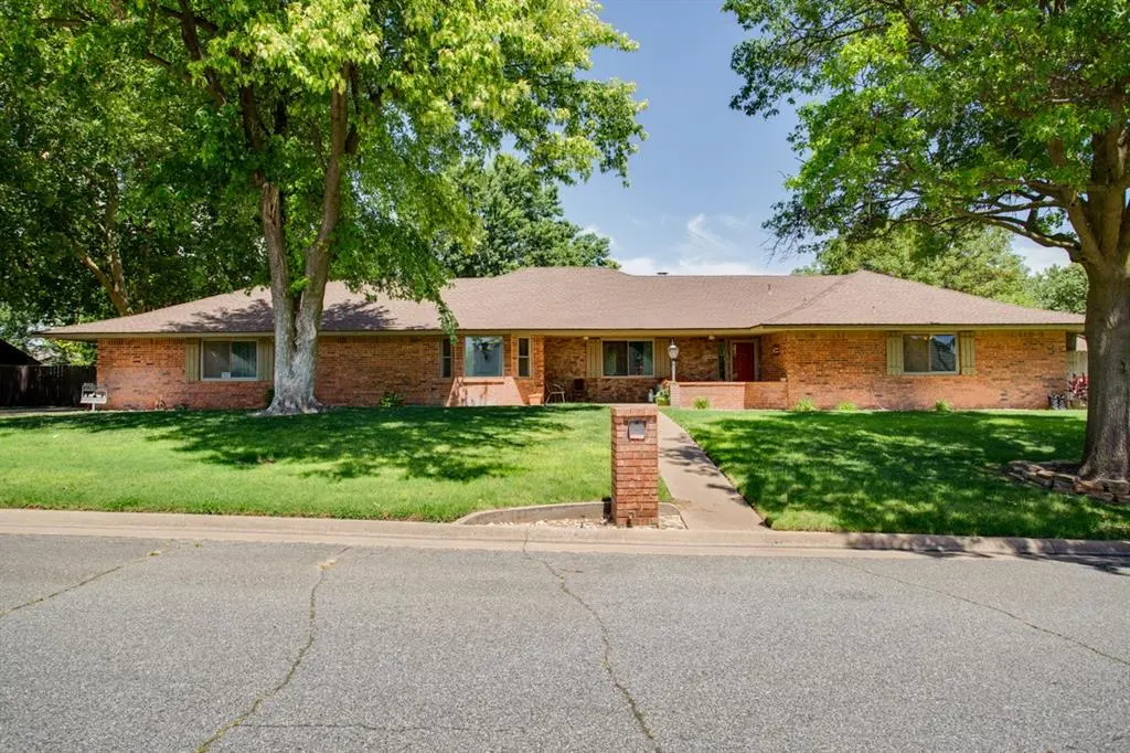Front exterior — 3222 Old Mallard Road, Enid, OK 73703