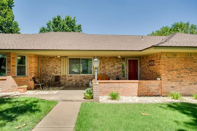 Photo 2 — 3222 Old Mallard Road, Enid, OK 73703