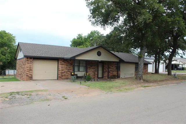 Photo 2 — 1003 N East Avenue, Davenport, OK 74026