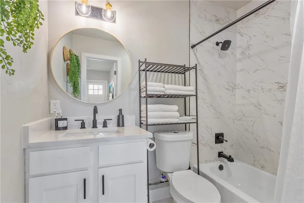 Photo 4 — 3111 N Shartel Avenue 3111 & 3113, Oklahoma City, OK 73118