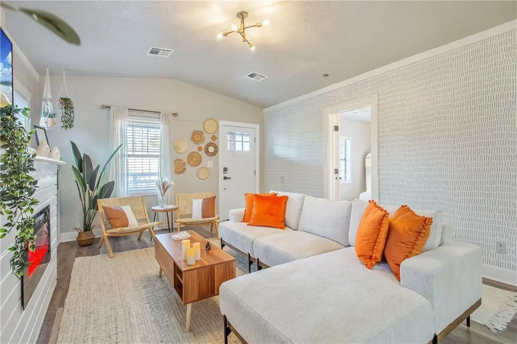 Photo 6 — 3111 N Shartel Avenue 3111 & 3113, Oklahoma City, OK 73118