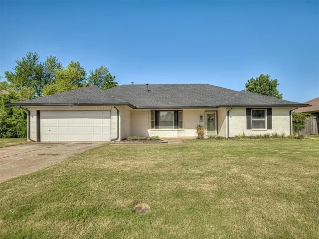 Photo 2 — 2309 S Avery Avenue, Midwest City, OK 73130