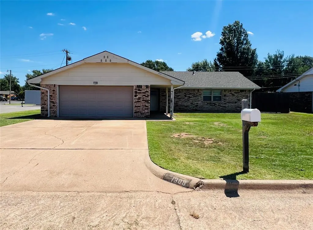 Front exterior — 1308 Lee Street, Weatherford, OK 73096