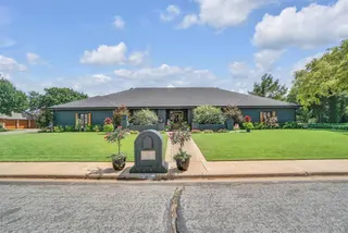 Sold home at 328 Val Verde Street