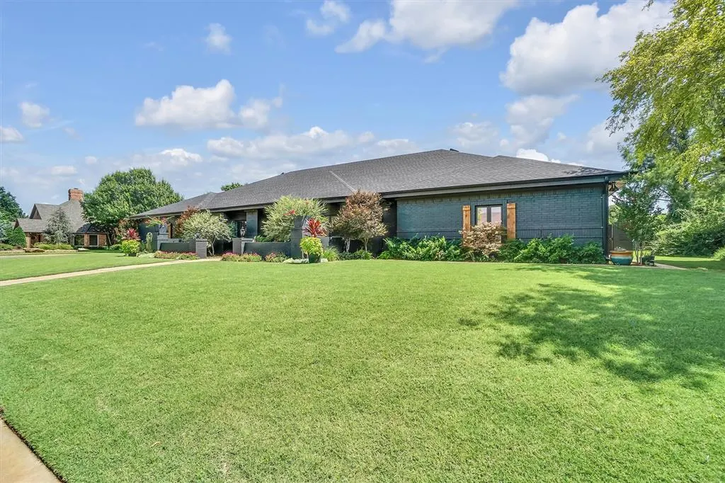 Photo 3 — 328 Val Verde Street, Altus, OK 73521
