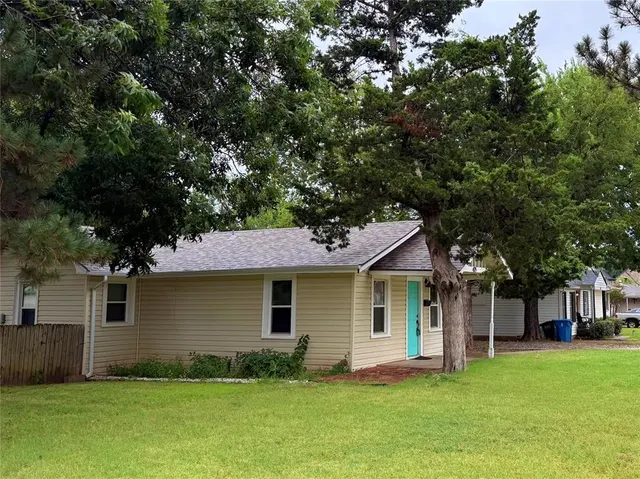 Photo 4 — 429 W Main Street, Edmond, OK 73003