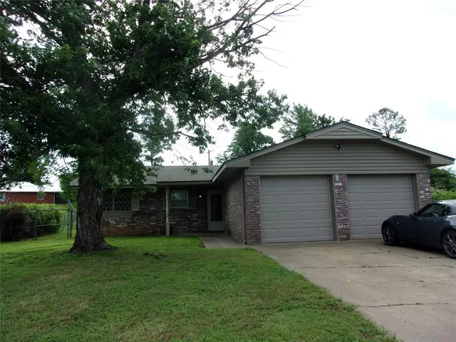Photo 2 — 113 Hardesty Drive, Shawnee, OK 74804