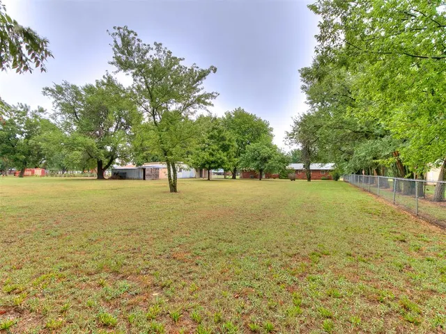 Photo 5 — 896 CS 2942 Street, Tuttle, OK 73089