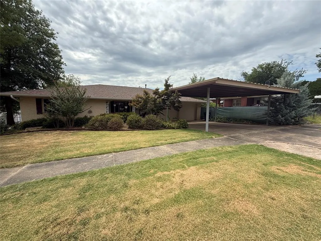Front exterior — 417 N University Street, Seminole, OK 74868