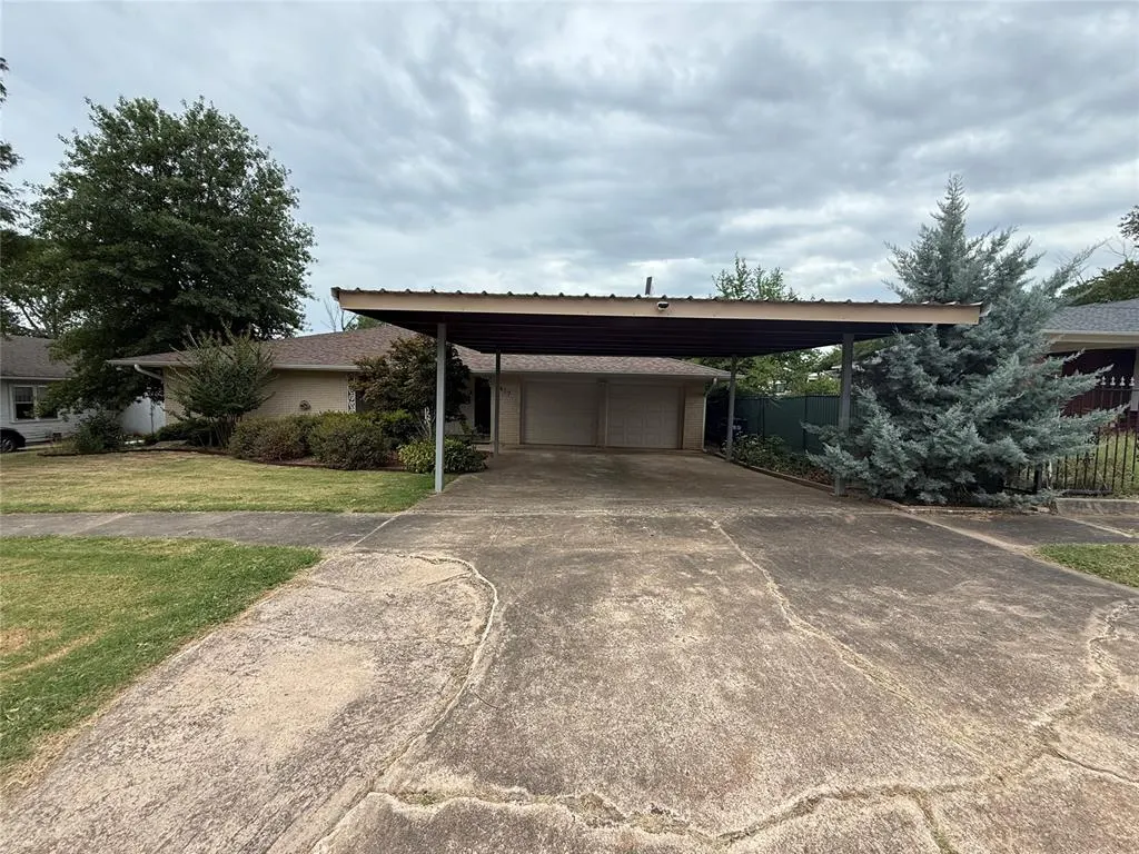 Photo 2 — 417 N University Street, Seminole, OK 74868