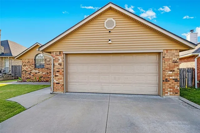 Photo 2 — 427 SW 80TH Street, Lawton, OK 73505