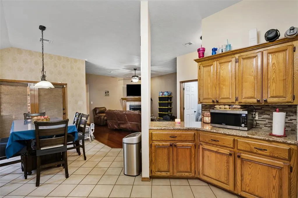 Photo 4 — 427 SW 80TH Street, Lawton, OK 73505