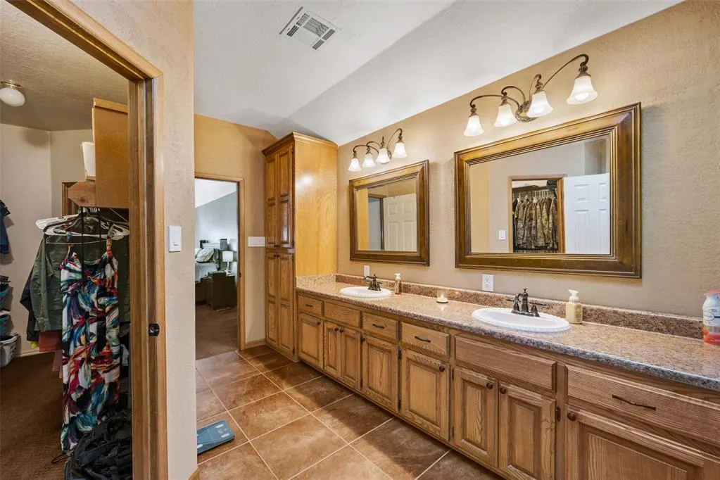 Photo 12 — 427 SW 80TH Street, Lawton, OK 73505