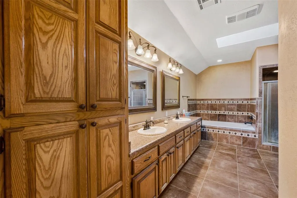Photo 13 — 427 SW 80TH Street, Lawton, OK 73505