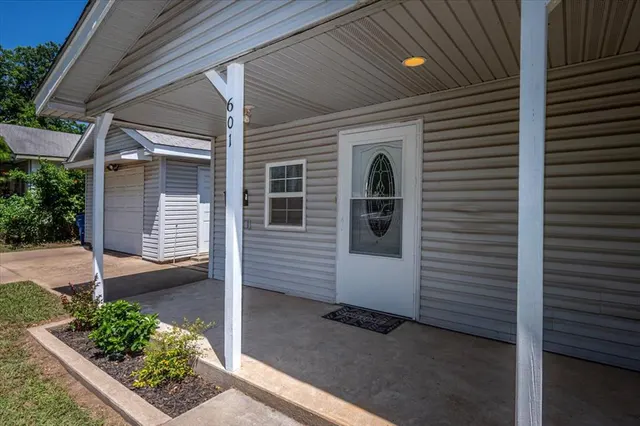 Photo 2 — 601 W Main Street, Tecumseh, OK 74873