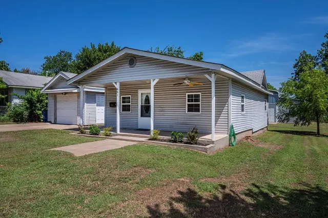 Photo 3 — 601 W Main Street, Tecumseh, OK 74873