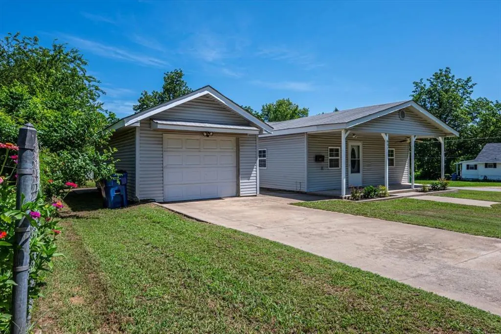 Photo 5 — 601 W Main Street, Tecumseh, OK 74873
