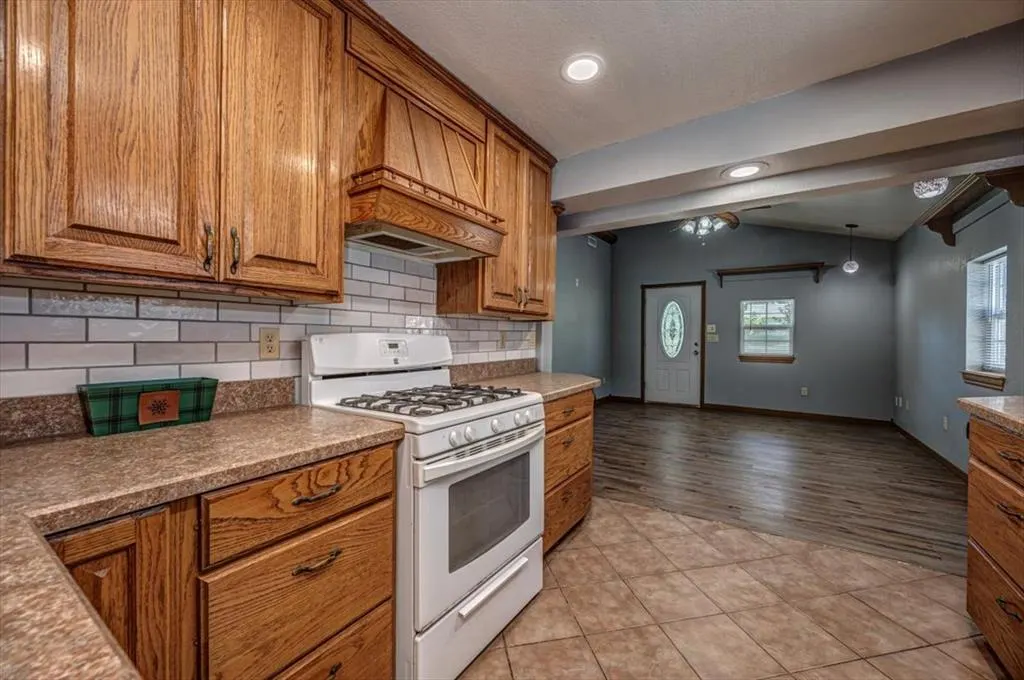 Photo 14 — 601 W Main Street, Tecumseh, OK 74873